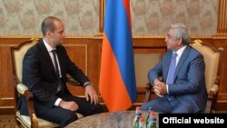 Պաշտոնական