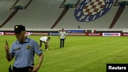 Policijski uviđaj nakon iscrtane svastike na stadionu Poljud, Split