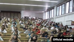 Studenti na banjalučkom Univerzitetu, ilustracija