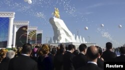 В мрачности Туркменистан получил 33 балла, уступив лишь один балл «лидеру первенства» Северной Корее.