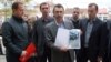 Секретарот на опозицискиот СДСМ Андреј Петров ги достави сите материјали со кои располага партијата за обвинувањата дека во Ресен масовно им се издаваат лични карти на жители од Мала Преспа. 