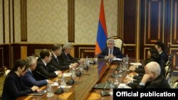 Armenia - President Serzh Sarkissian meets members of a presidential commission on constitutional reform, Yerevan, 13 March 2015.