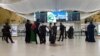Aşgabadyň Halkara aeroportundan daşary ýurda goýberilmedik türkmenistanly ýolagçylar. Aşgabat ş, 2018-nji ýylyň maýy