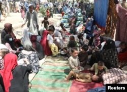 Refugiați din alte orașe afgane, cucerite de Taliban, au ajuns la Kabul. Capitala este și ea pe punctul de cădea, Afganistan, 15 august 2021.