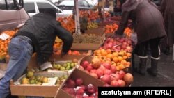 Երևանյան շուկաներից մեկում, արխիվ 