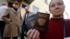 Росіян на Донбасі стало більше: як паспортизіція населення вплине на повернення окупованих територій