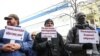 Акція проти слідчих дій Державного бюро розслідувань щодо волонтерки Марусі Звіробій. Київ, вхід до офісу ДБР, 2 грудня 2019 року
