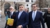 Џорџ Симион (во средината) пред да ја поднесе својата кандидатура за романските претседателски избори, Букурешт, 14 март 2025 година