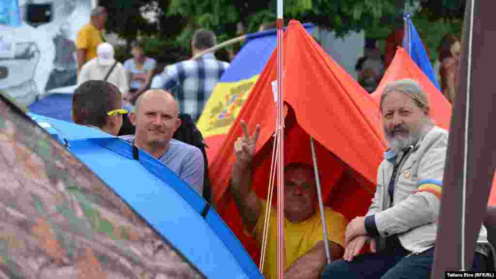 Moldova, Massive antigovernmental protest in central Chisinau enters the 5th consecutive day