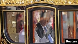 Kineski predsednik sa kraljicom Elizabetom 