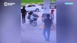 На мотоциклиста из России напал мужчина с ножом в Казахстане