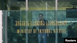 Распространение персональных данных без правовых оснований является нарушением закона и подлежит административному взысканию. В прошлом году несколько ведомств были оштрафованы на суммы от 500 до 1000 лари