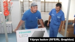 Сотрудники завода "Жин Мей".