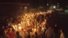 Ultranaționaliști albi cu torțe, la 11 august, pe terenurile Universității Virginia în ajunul incidentelor rasiste de la Charlottesville