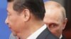 Президент Китая Си Цзиньпин и президент России Владимир Путин (на заднем плане).