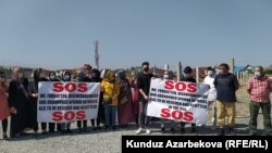 Ооган жарандарынын Бишкектеги АКШнын элчилигинин алдындагы нааразылык акциясы.