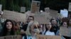 Третій день поспіль кияни зібралися на протест біля театру імені Франка у Києві