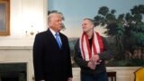 ABŞ-nyň prezidenti Donald Tramp 11-nji fewral agşamy Ak tamda rus türmesinden boşadylan Mark Fogel bilen duşuşdy.