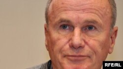 Sinanom Alićem, predsjednikom Vijeća časti Udruženja BH novinari