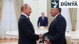 Russiýanyň "Sputin" döwlet agentligi tarapyndan ýaýradylan suratda rus prezidenti Wladimir Putin ABŞ-nyň ýörite wekili Stiw Witkoffy Moskwada kabul edýär. 6-njy awgust, 2025 ý.