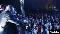Armenia - Prosperous Armenia Party leader Gagik Tsarukian addresses an election campaign rally in Abovian, November 27, 2018.