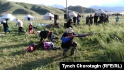 1916-жылкы көтөрүлүш менен Үркүн маалын чагылдырган оюндан көрүнүш. Кырк-Шейит, Тоң жергеси. 05.8.2016.