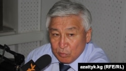 Башкы прокурор миледтин аткаруучу Кубатбек Байболов "Азаттыктын" студиясында, 6-октябрь, 2010 