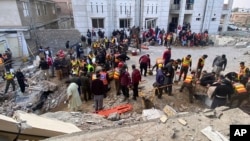 95 de persoane au murit și alte 225 au fost rănite în urma unui atac sinucigaș de la o moschee din Pakistan. 
