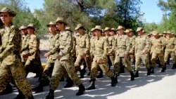 Diňle: Harby bölümlerdäki iýmit üpjünçiligi bilen bagly meseleler 'alada döredýär' - çeşmeler
