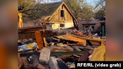 Також внаслідок російського удару, попередньо, пошкоджені близько шести приватних будинків та транспорт