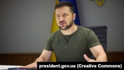 Владимир Зеленский, президенти Украина. Акс аз сӯҳбатҳои видеоии рӯзи 11 август 