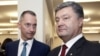 Петро Порошенко і Борис Ложкін на художній виставці «За версією Forbes» у Києві, 3 липня 2013 року.