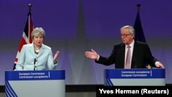 Theresa May i Jean-Claude Juncker, Brisel