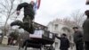 Крим знову проголосив незалежність і захоплює майно України