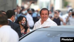 Armenia -- Prosperous Armenia Party leader Gagik Tsarukian arrives for a court hearing on his pre-trial arrest sought by prosecutors, Yerevan, June 17, 2020.