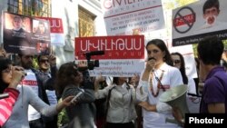 Արխիվ -- Բողոքի ակցիա ի պաշտպանություն «Սիվիլիթաս» հիմնադրամի, Երեւան, 19-ը հոկտեմբերի, 2012թ.