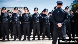 Патрулдук полиция ант берүүдө. Киев. 4-июль 2015