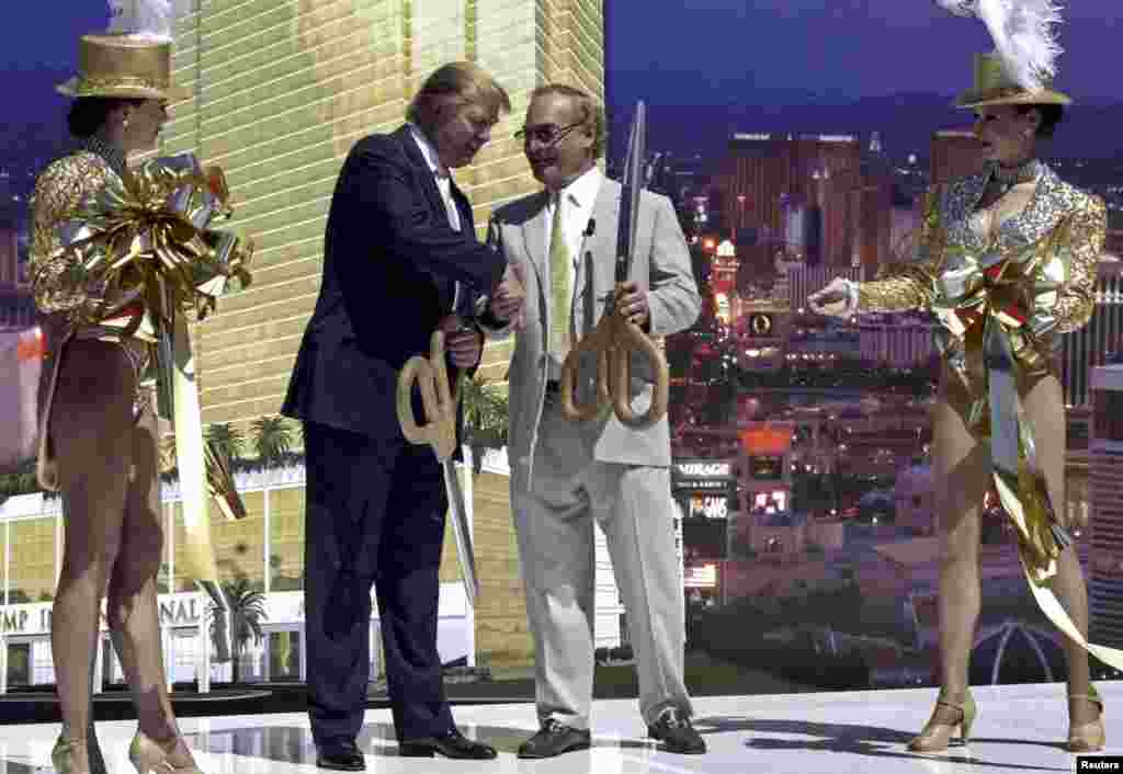 La ceremonia de deschidere a Trump International Hotel din Las Vegas în 2005