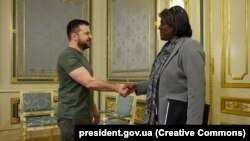 Лінда Томас-Грінфілд прибула з одноденним візитом до Києва для низки зустрічей, щоб «підтвердити непохитну підтримку з боку США»
