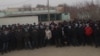 Собравшиеся работники компании OCC с повязками "Голодовка" на голове. Актау, 18 января 2017 года.