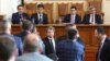 Тошко Йорданов от ИТН (в средата). Зад него (от ляво надясно) служебните министри Асен Василев, Кирил Петков, Атанас Пеканов и служебният премиер Стефан Янев.