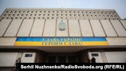 Це передбачає календарний план основних організаційних заходів із підготовки та проведення місцевих виборів 25 жовтня, затверджений Центральною виборчою комісією