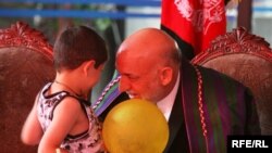 Претседателот Хамид Карзаи