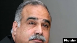 Armenia -- Raffi Hovannisian, the founding leader of the opposition Zharangutyun (Heritage) party, 01Feb2010