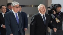 Бывший президент Казахстана Нурсултан Назарбаев и его преемник Касым-Жомарт Токаев. Нур-Султан, 16 мая 2020 года.