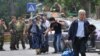 Ош шаарында базарлар, магазиндер иштебей турат, элдин караганы сырттан келе турган жардам