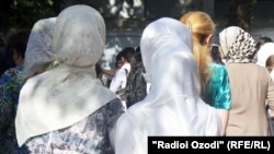 Тажик мектептеринде жоолук салынып отурууга тыюу салынган.