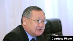Каныбек Осмоналиев.
