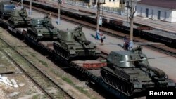 Російська техніка біля українського кордону, Каменськ-Шахтинський, Ростовська область, 24 серпня 2014 року