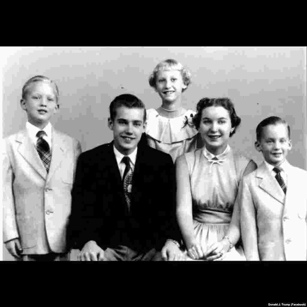 Trump (stânga) este al patrulea din cei cinci copii din familie. Tatăl lui, Fred, a fost un dezvoltator imobiliar de succes din New York. Donald l-a urmat în afaceri, mărindu-și averea cu ajutorul milioanelor împrumutate de tatăl său.
